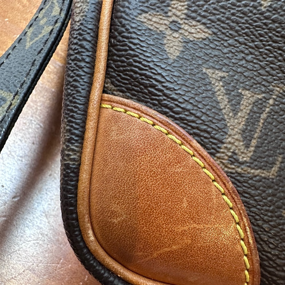 Auth Louis Vuitton Monogram
Canvas Danube M45266 Shoulder
Bag - Picture 6 of 16